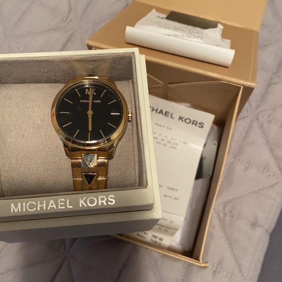 🔥NWT MK watch🔥 - Picture 3 of 4